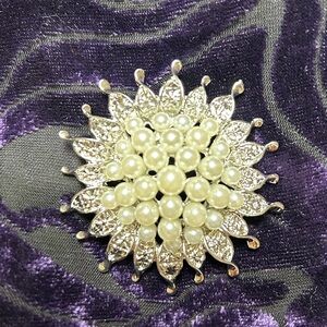 Women’s Cascade Pearl Brooch